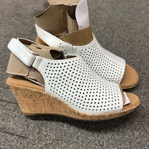 Rockport White Wedge Open Toe Sandals size 8.5